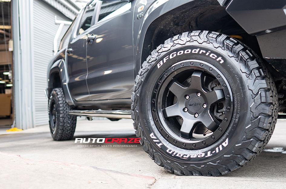 VOLKSWAGEN AMAROK SIX MATTE BLACK